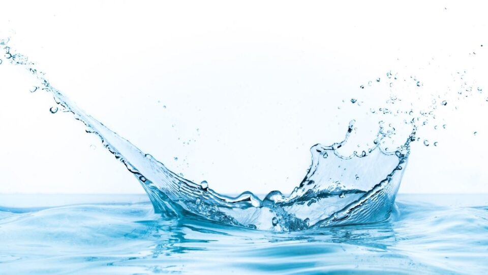 Agua limpia tras ser desinfectada con Ozono